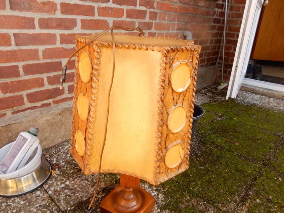 Lampe - Ecktischlampe Fuß eiche rustikal , Schirm aus Leder in Bad Segeberg