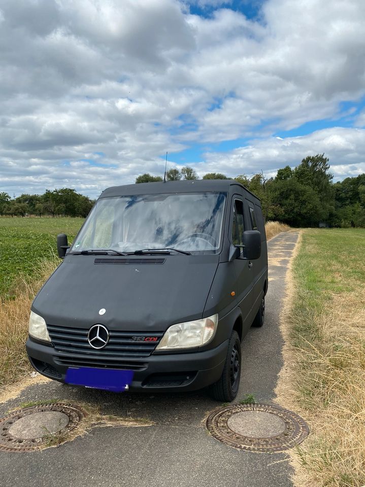 Ausgebauter Camper(Mercedes Benz) in Frankfurt am Main