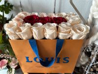 19 infinity cremefarbene & rote Rosen in einer Louis Vuitton Tüte Baden-Württemberg - Konstanz Vorschau