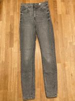 Esprit sustainable Super High Skinny Jeans grau Gr. 26/30 (27/32) Schleswig-Holstein - Bad Bramstedt Vorschau