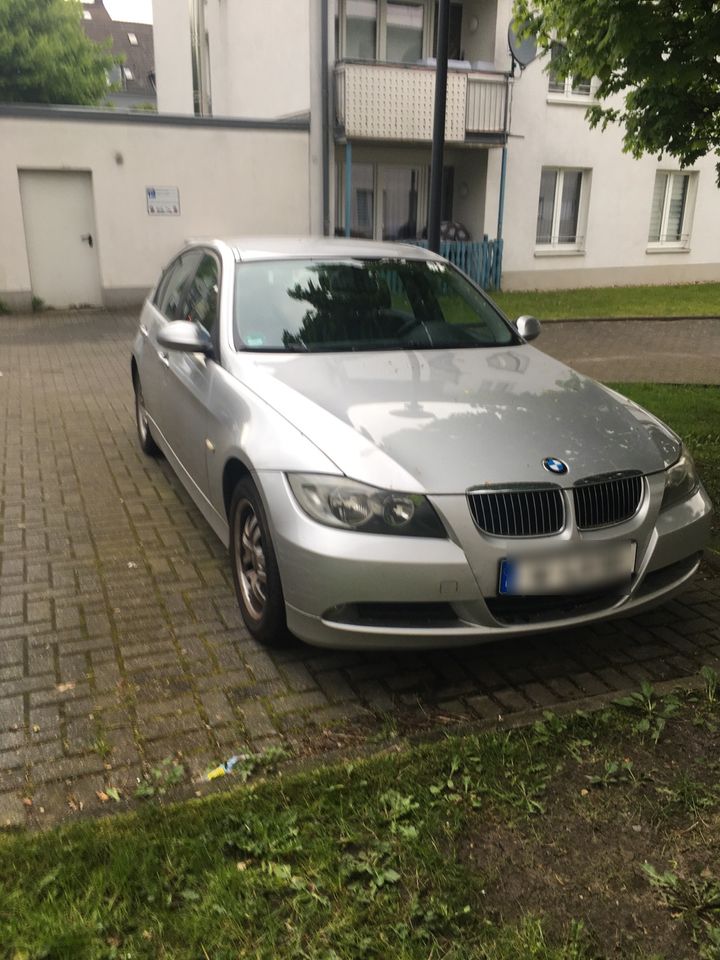 Bmw e90 318d  143 ps in Wuppertal
