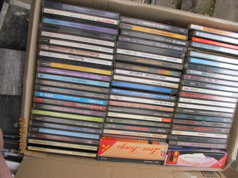 Konvolut Musik CD Film DVD und VHS Cassetten in Wuppertal