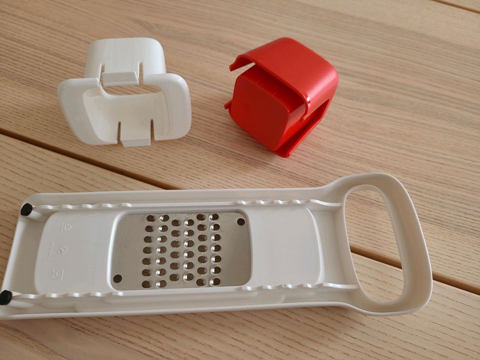 Tupperware Speedy Mando Grater Raspel Reibe in Trier