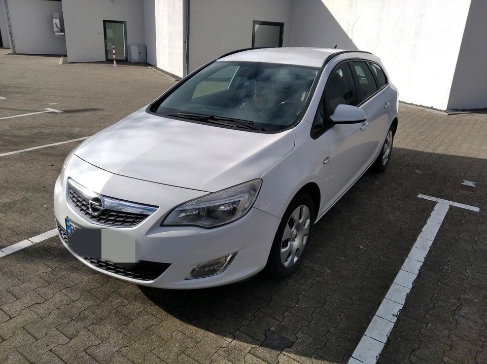 Opel Astra Sport Tourer in Much