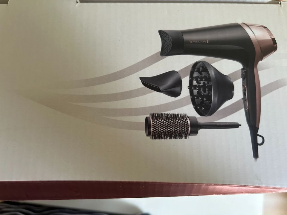 Remington D5707 ion hair dryer, curl, waves & straight in Stuttgart