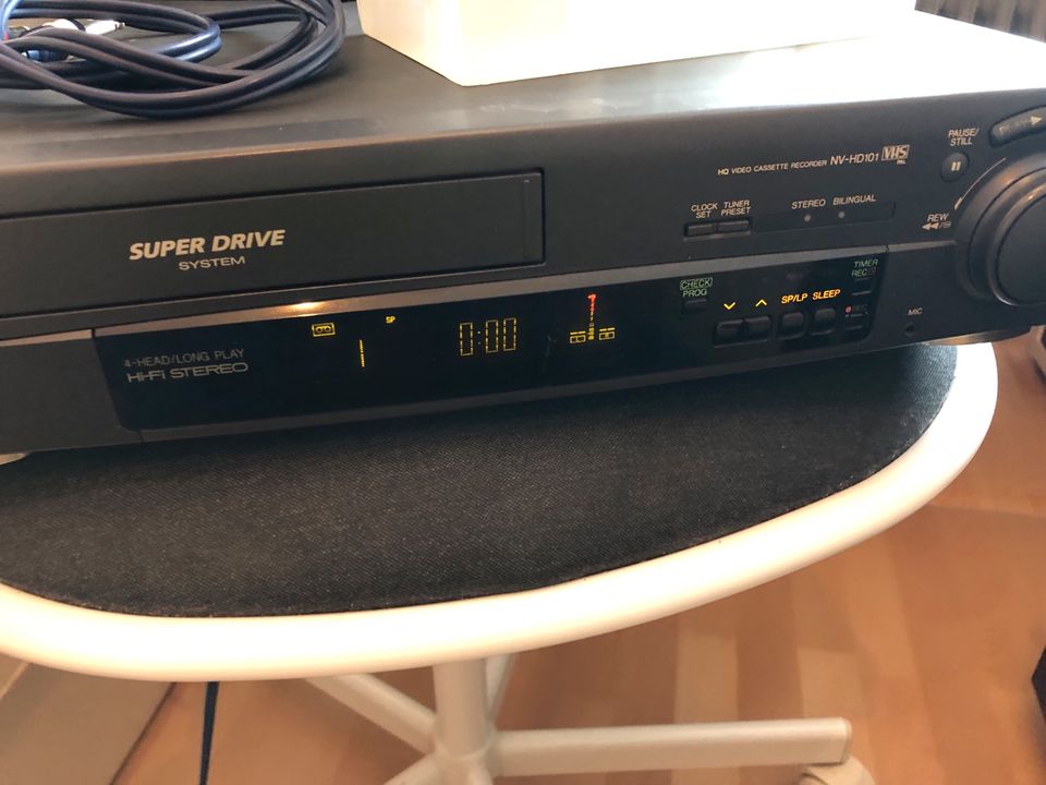 Panasonic VHS-Recorder NV-HD101EG !an Bastler! in Esslingen