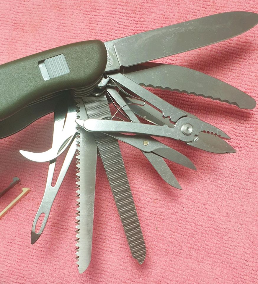 Schweizer Taschenmesser Victorinox WorkChamp XL Slide REH REHBOCK in Dunningen