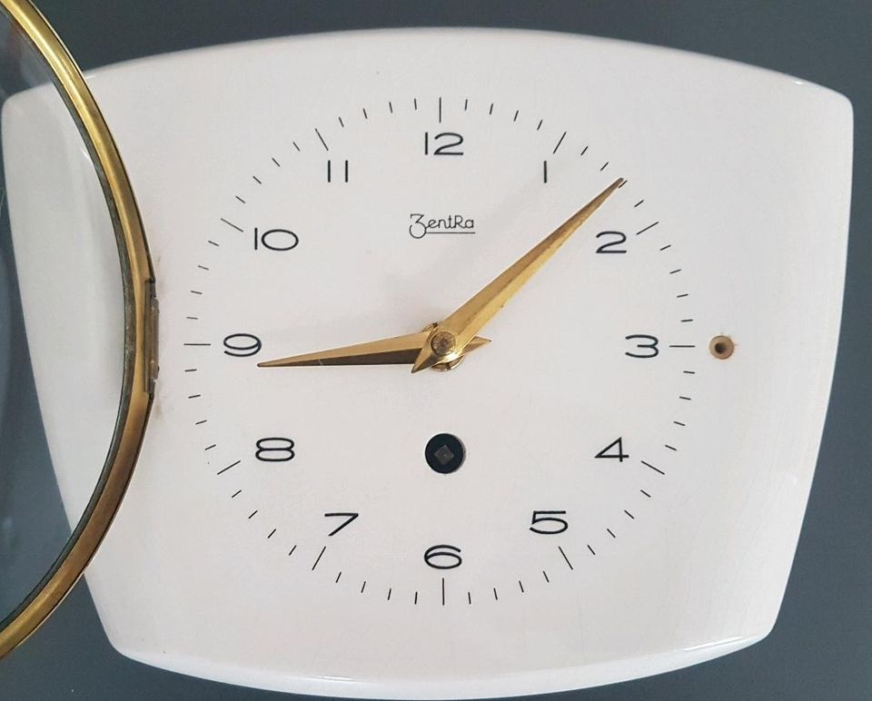 Alte Zentra Schwebegang Uhr, Küchen Wanduhr 50er/60er Jahre in Bochum