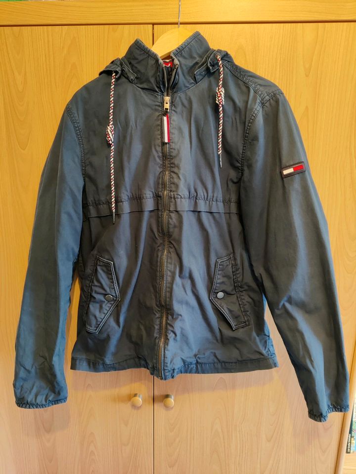 Tommy Hilfiger Sommer Jacke mit Kapuze und Taschen Herren in Kummerfeld