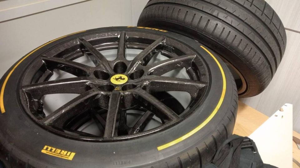 Ferrari 812 Competizione - Carbon Wheels New Felgen Neu in Ruderting