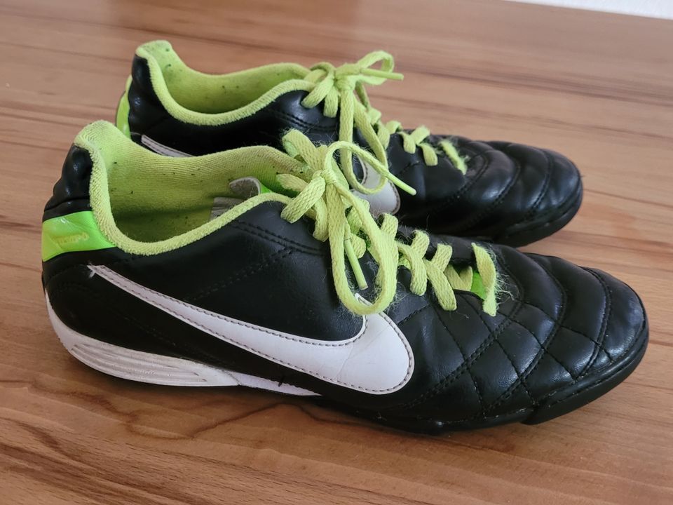 Nike Fußball Noppenschuhe, Sportschuhe, Gr. 38 in Hockenheim