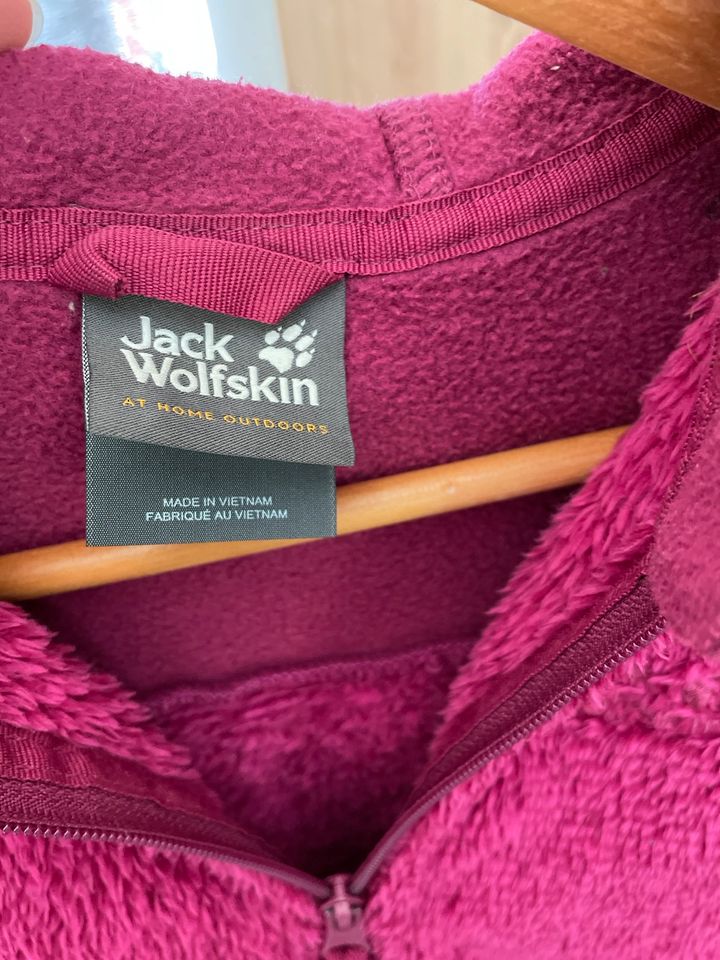 Jack Wolfskin Jacke/Pulli mit Kapuze und Reißverschluss in Untermeitingen