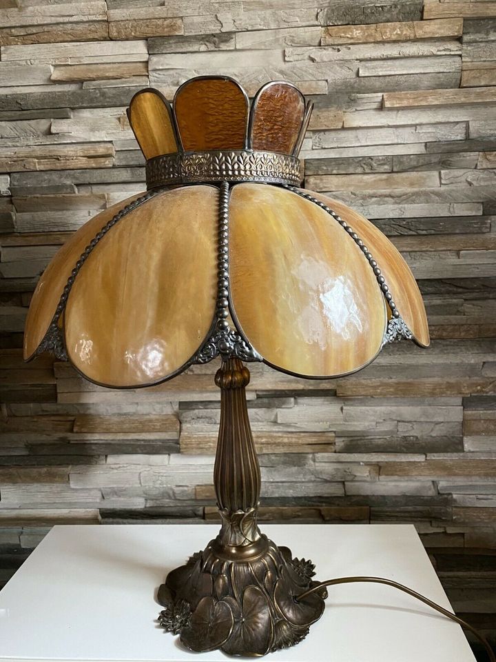 Tischlampe Tiffany Stil Tischleuchte / Kaffeehauslampe in Peiting