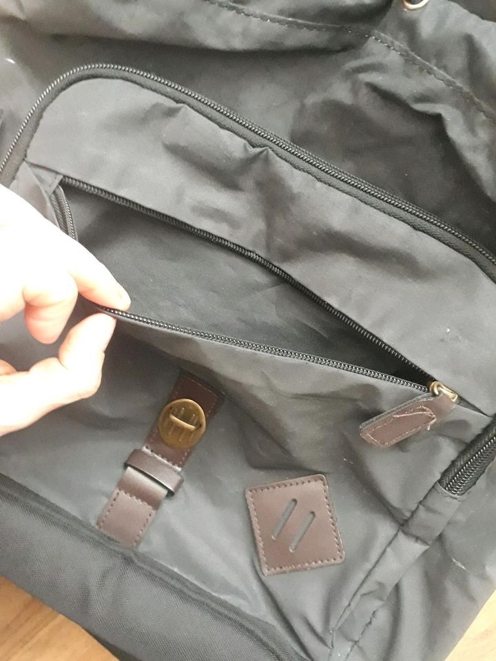 Rucksack Navy/Braun und reflektiert in Nürnberg (Mittelfr)