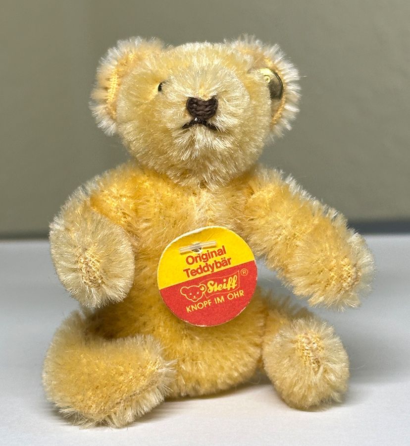 Original Mini Steiff Teddybär, sitzend, unbespielt, H.: 7cm in Moers