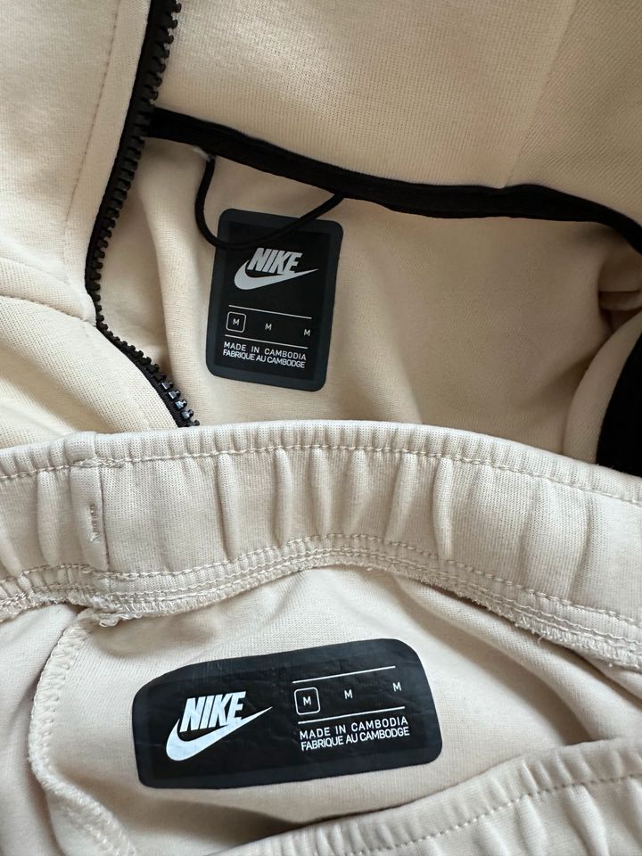 Nike Tech Fleece Cream Beige Beach in Bremen