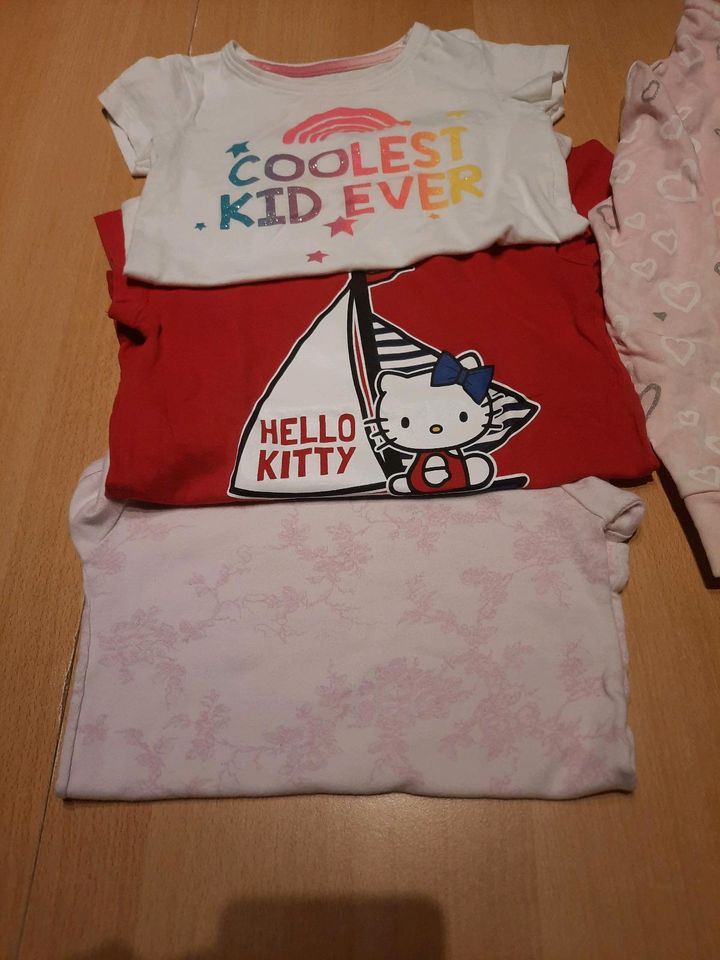 T-Shirt, Pullover, Pulli Hello Kitty Gr. 98/104 in Erlangen
