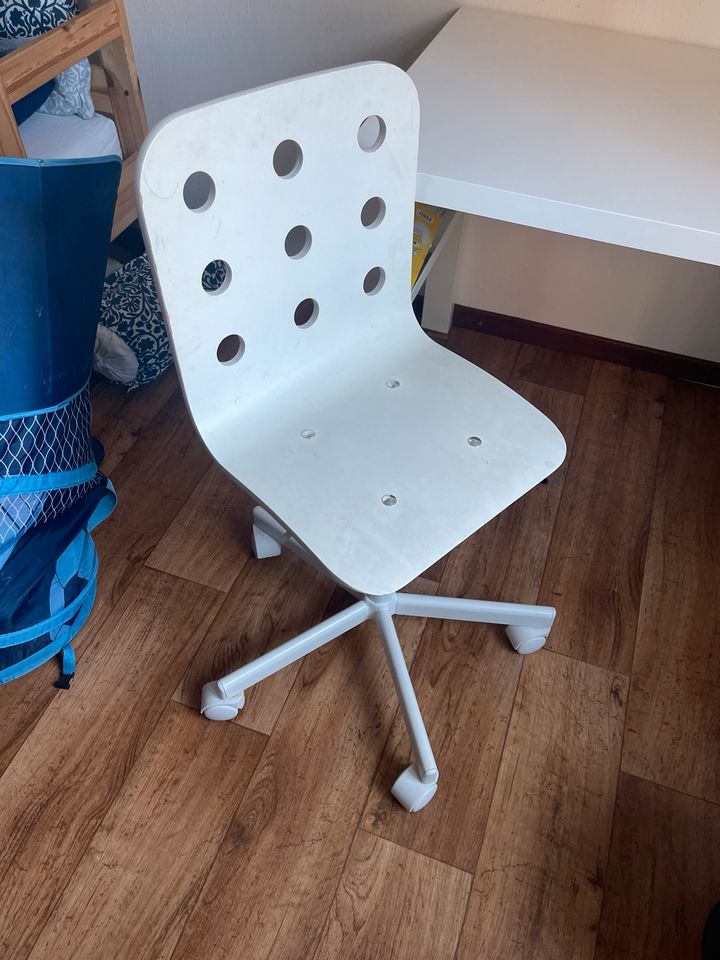 IKEA Kinderschreibtisch und -stuhl in Hamburg