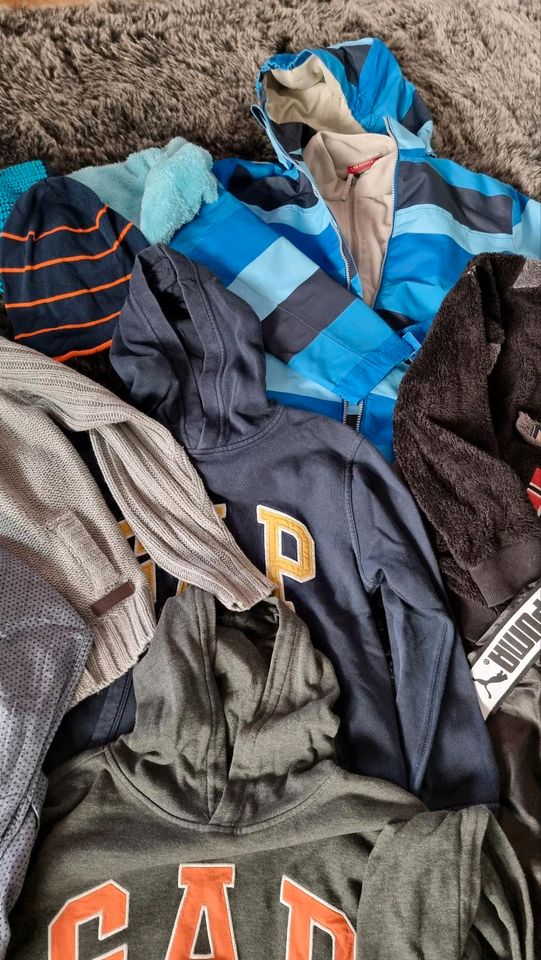 Bekleidungspaket Marken Hosen Pullover Schlafanzüge Hoddies  164 in Steuerwaldsmühle