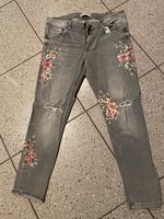 Zara Jeans Größe 44 mit Blumen grau Baden-Württemberg - Besigheim Vorschau