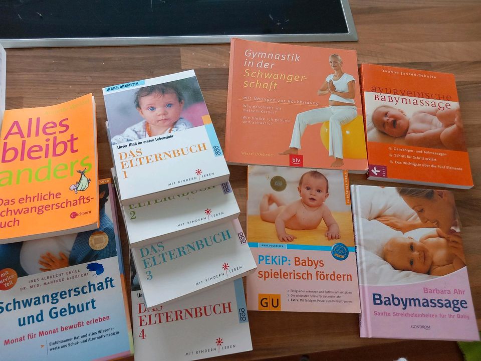 Bücher Schwangerschaft und erste Jahre, Babymassage, PEKIP in Karlsbad