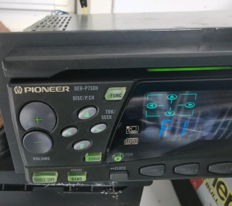 Pioneer DEH-P75 DH Autoradio Headunit US Model selten 2 DIN in Halle