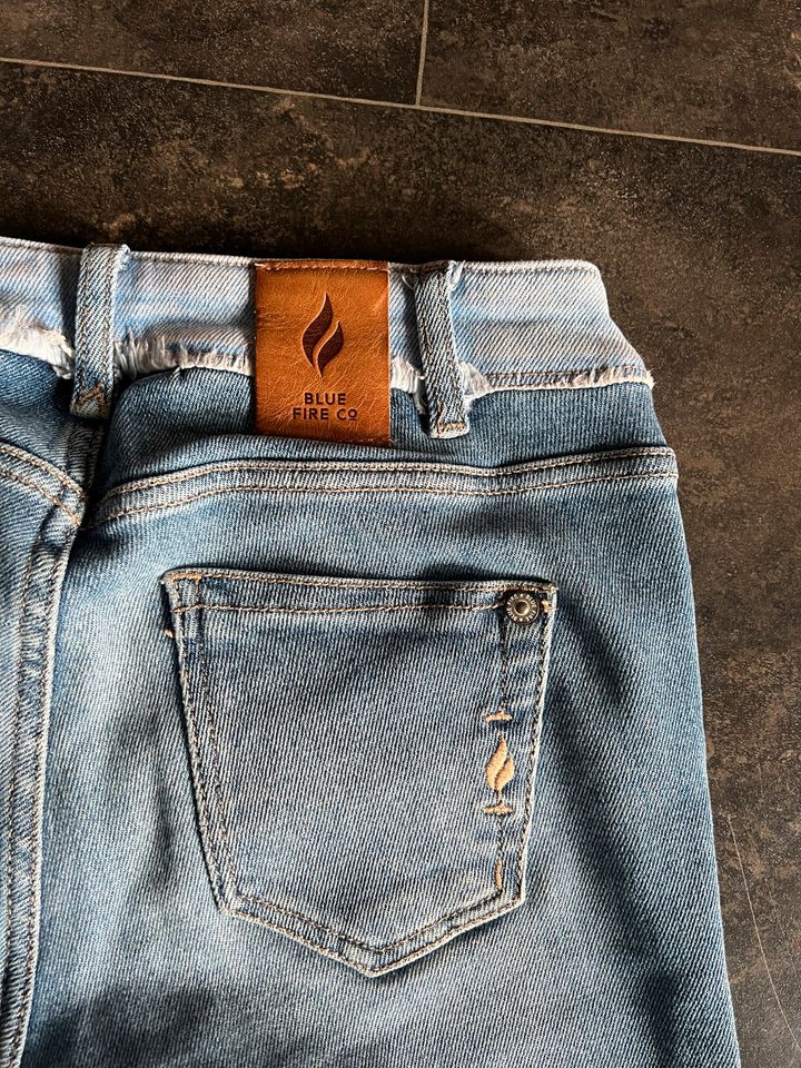 Blue Fire Co Jeans Gr.28/32 blau in Iserlohn