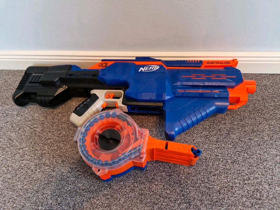 Nerf Elite Infinus Magazin Automatik  mit Pfeilen in Osterby bei Medelby