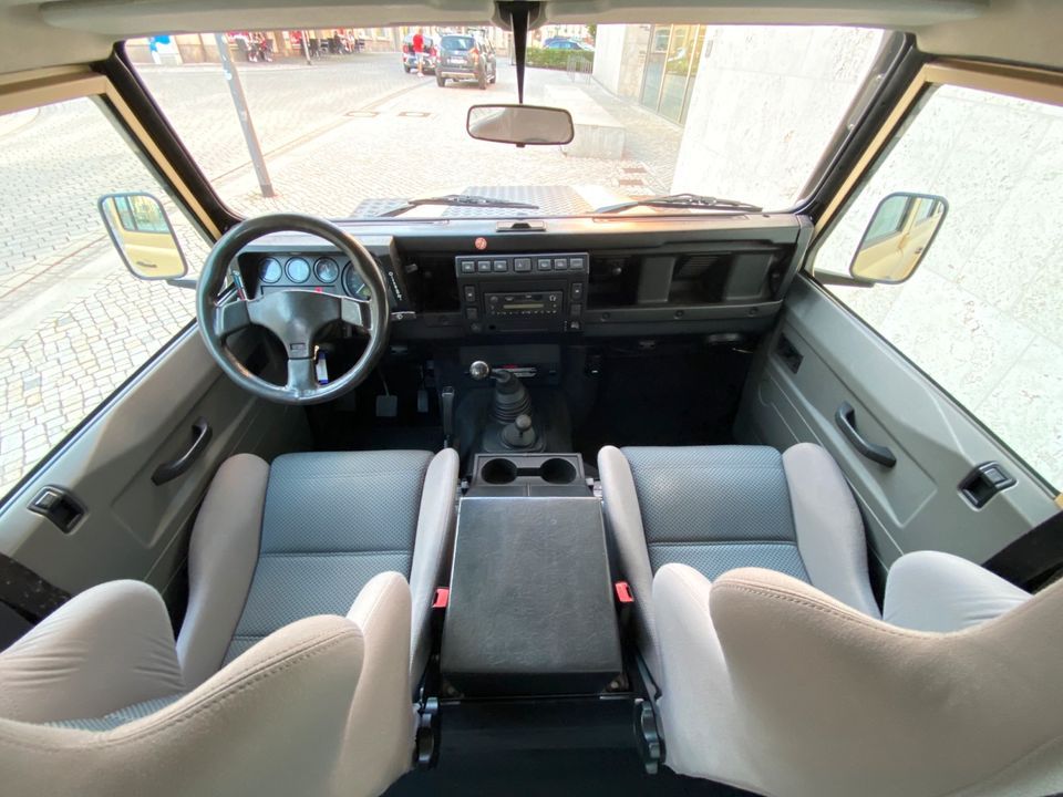 Defender Land Rover NEUAUFBAU Station Wagen S TD5 110 Libyan Sand in Wipperdorf