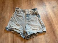 Zara kurze Jeanshose in Größe 32 Thüringen - Rudolstadt Vorschau