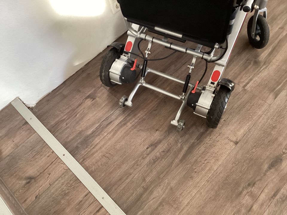 Ergoflix M Rollstuhl,Elektrorollstuhl,faltbar,klappbar bis 120 kg in Kassel