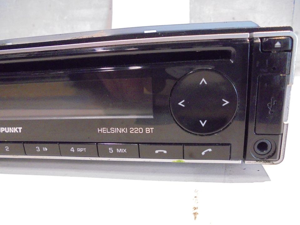 Blaupunkt Helsinki 220BT CD Autoradio mit abnehmbaren Bedienteil in Harrislee