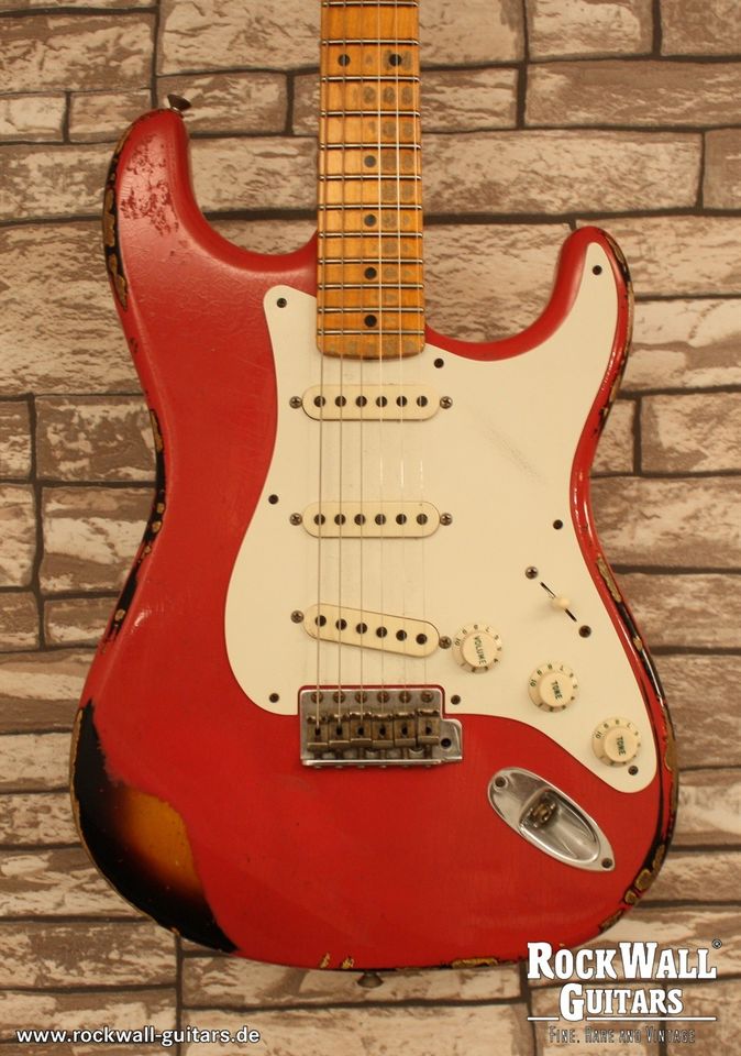 ✅   Fender Stratocaster 57 Custom Shop Fiesta Red over Sunburst in Centrum