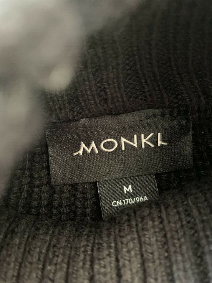 Pullover MONKI schwarz mit Rückenausschnitt Gr. M Neu!! in Hohenfurch