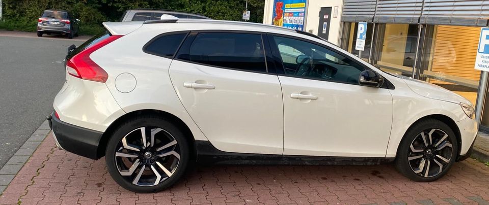 Volvo V40 D3 Cross Country in Gießen