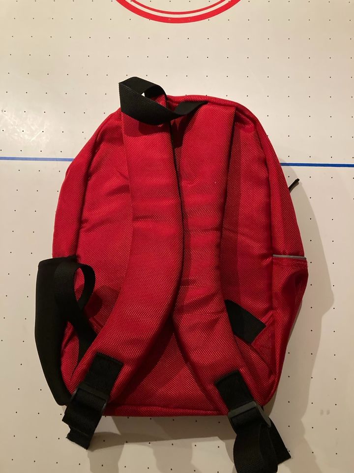 Kinderrucksack rot von Ferrari in Neufahrn