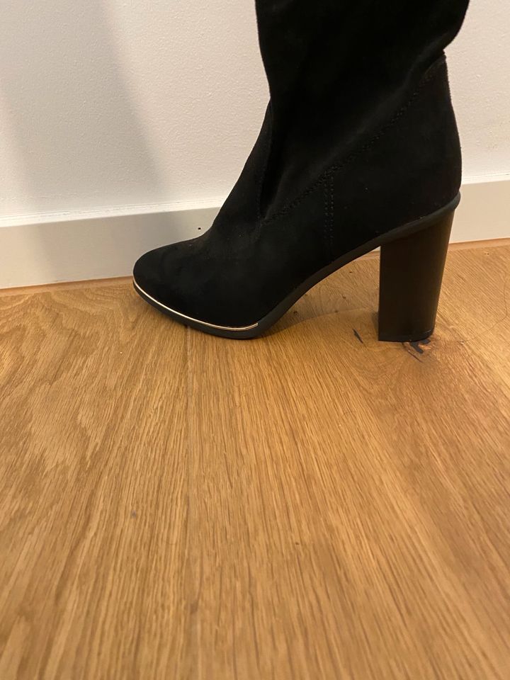 Overknee Stiefel mit Absatz Größe 38 in Essen