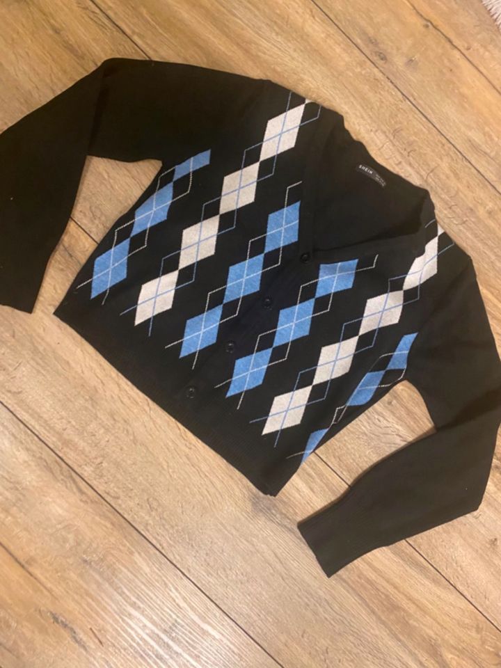 Süßer Pullover mit V Kragen Karo-Muster in schwarz blau weiß in Frensdorf