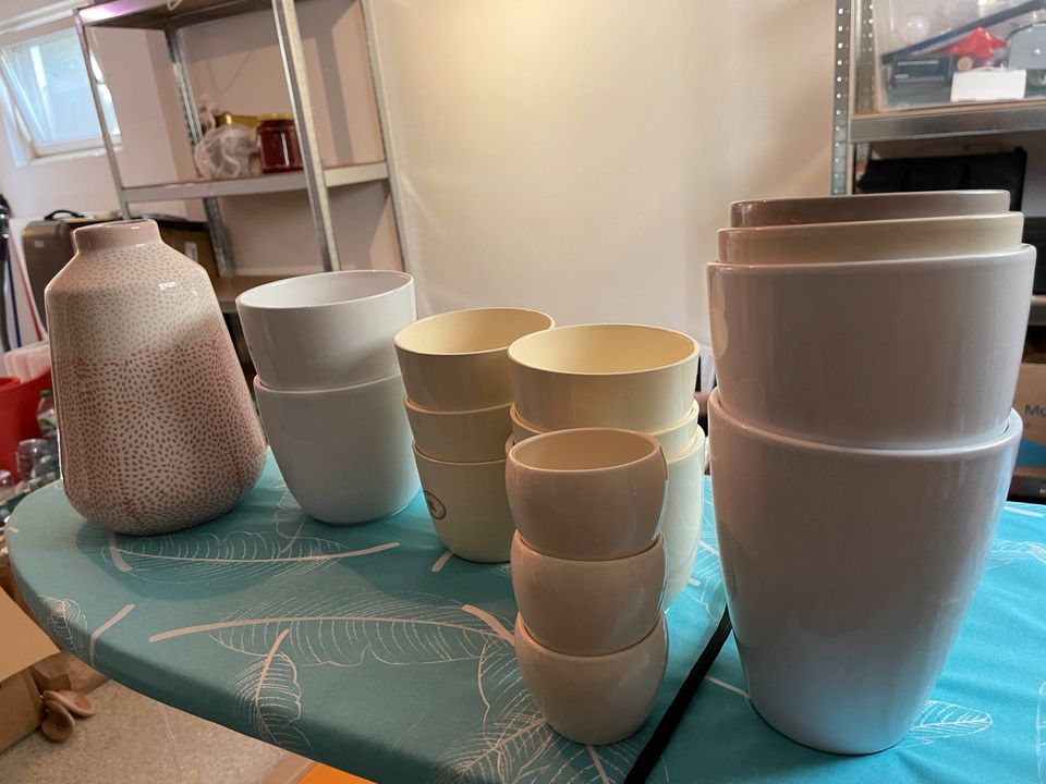 Hochwertige Vasen in verschiedenen Farben und Größen in Buchloe