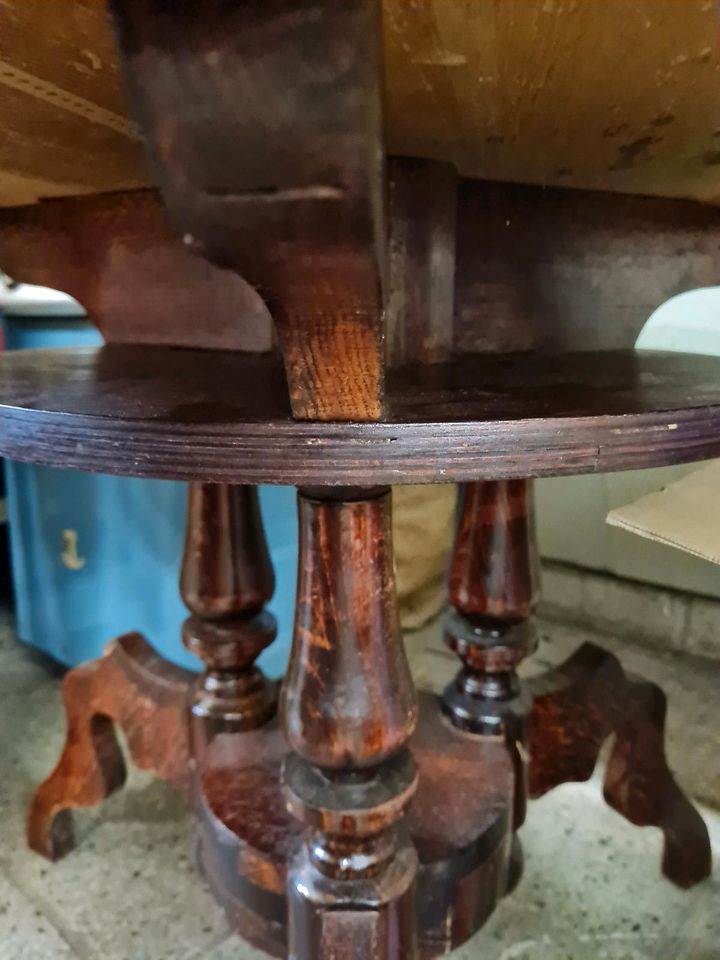 Super schöner Spieletisch rund Holz hell mit Intarsien Tisch TOP in Schneeberg