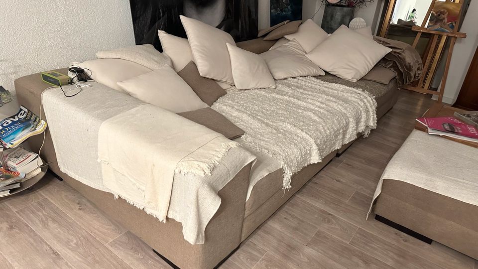 Couch xxl beige Stoffcouch riesig mit Ottomane in Düsseldorf