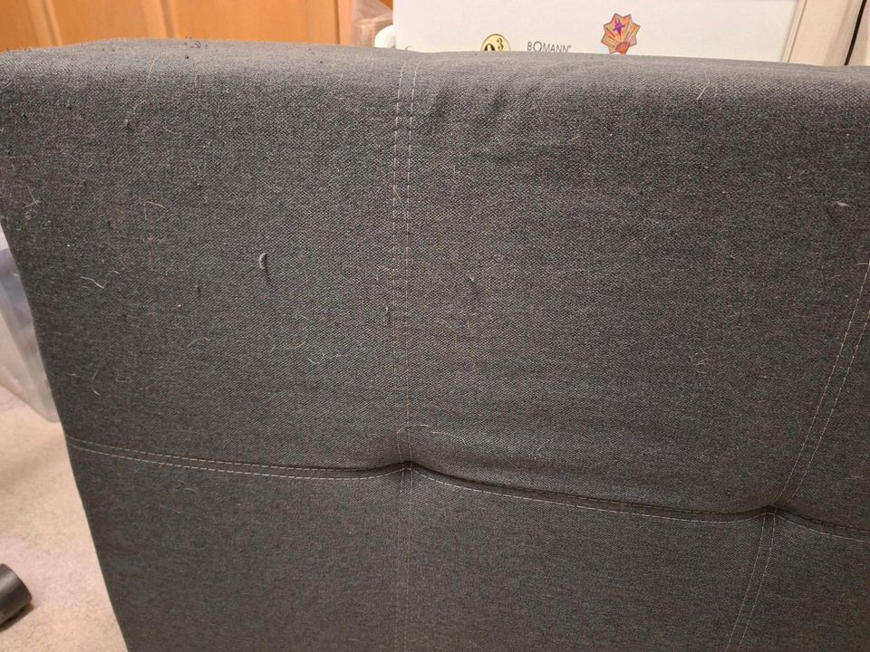 Gebrauchte graue Couch in Giebelstadt