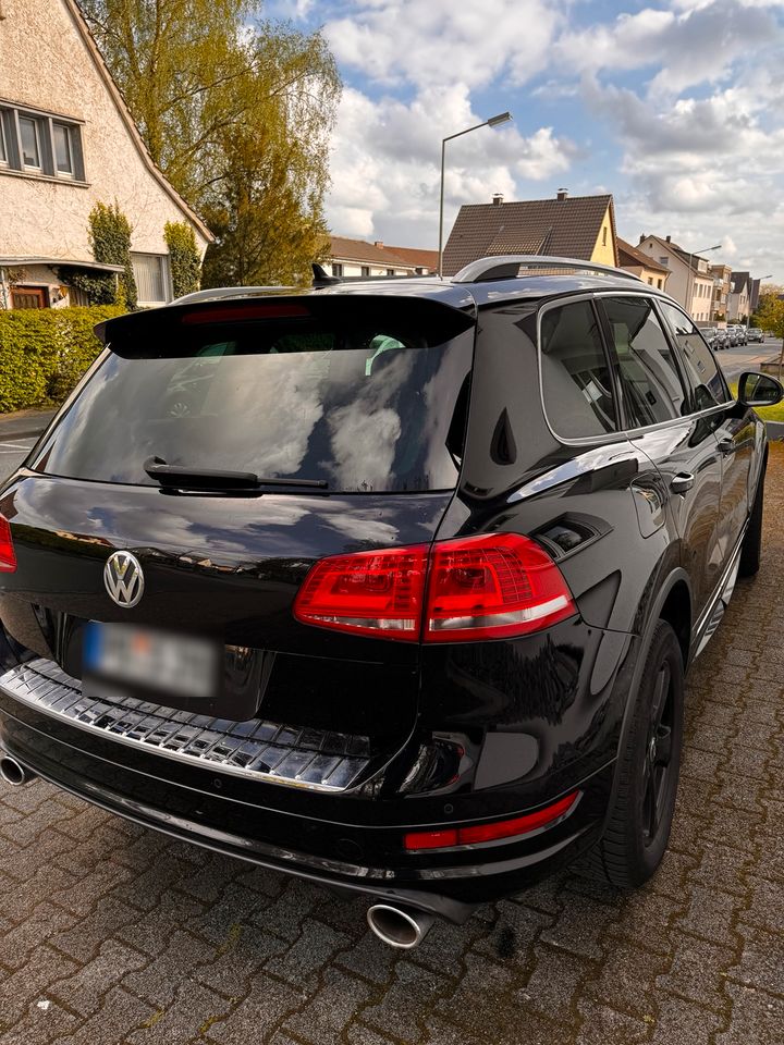 VW Touareg 3.0 V6 TDI Absolute Voll Ausstattung in Paderborn