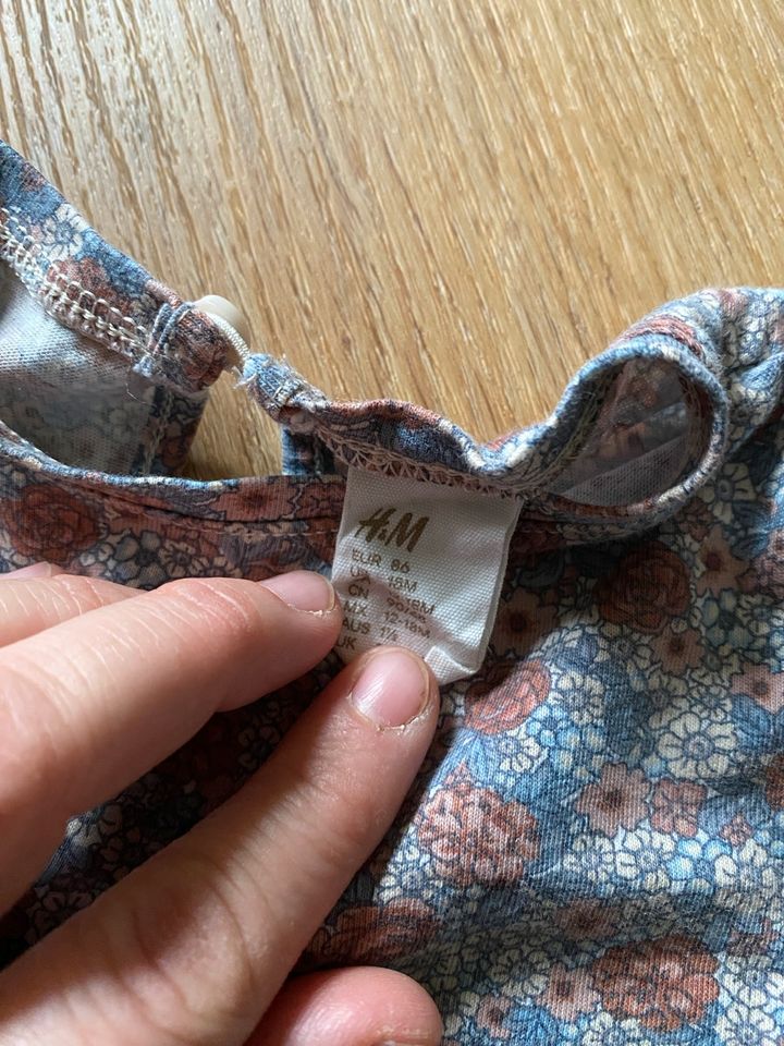 Langarmshirt Blumen H&M Größe 86 in Königs Wusterhausen