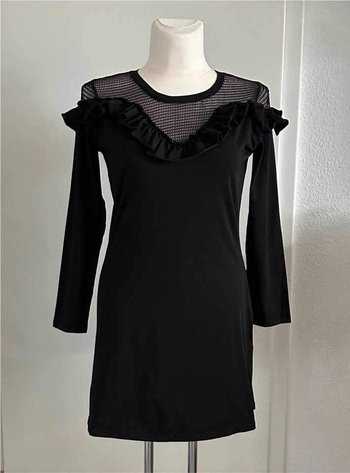 Schwarzes Kleid mit Rüschen mit Netz stretch Gr 42 XL in Nohra