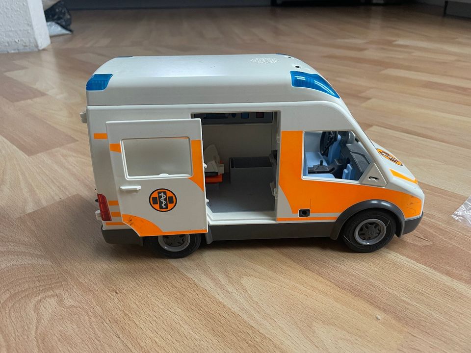 Playmobil City life Rettungswagen mit Licht und Sound in Düsseldorf