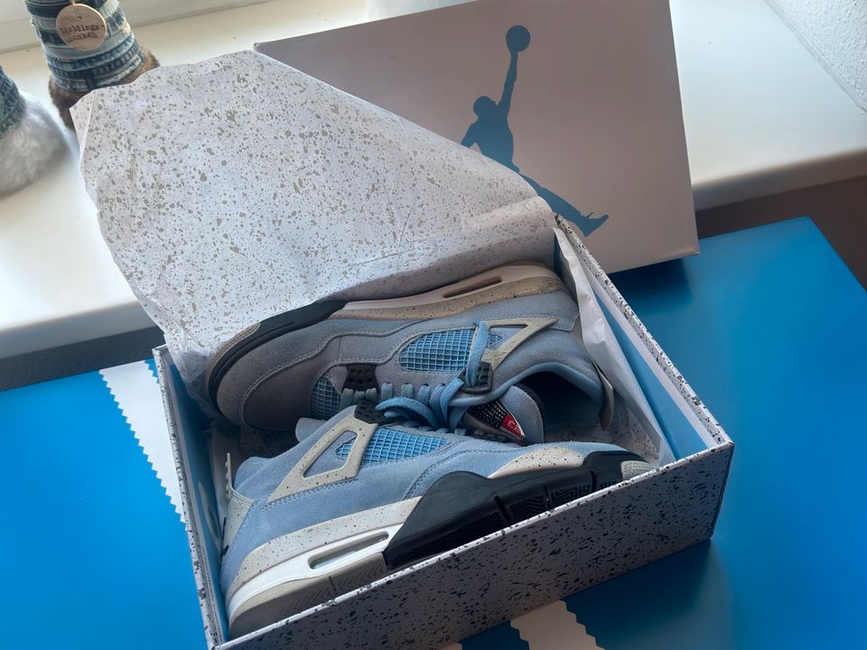 Jordan 4 University Blue in Dresden