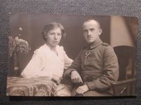 1.WK.Postkarte / Foto Soldat in Uniform mit Frau. Nordrhein-Westfalen - Hiddenhausen Vorschau