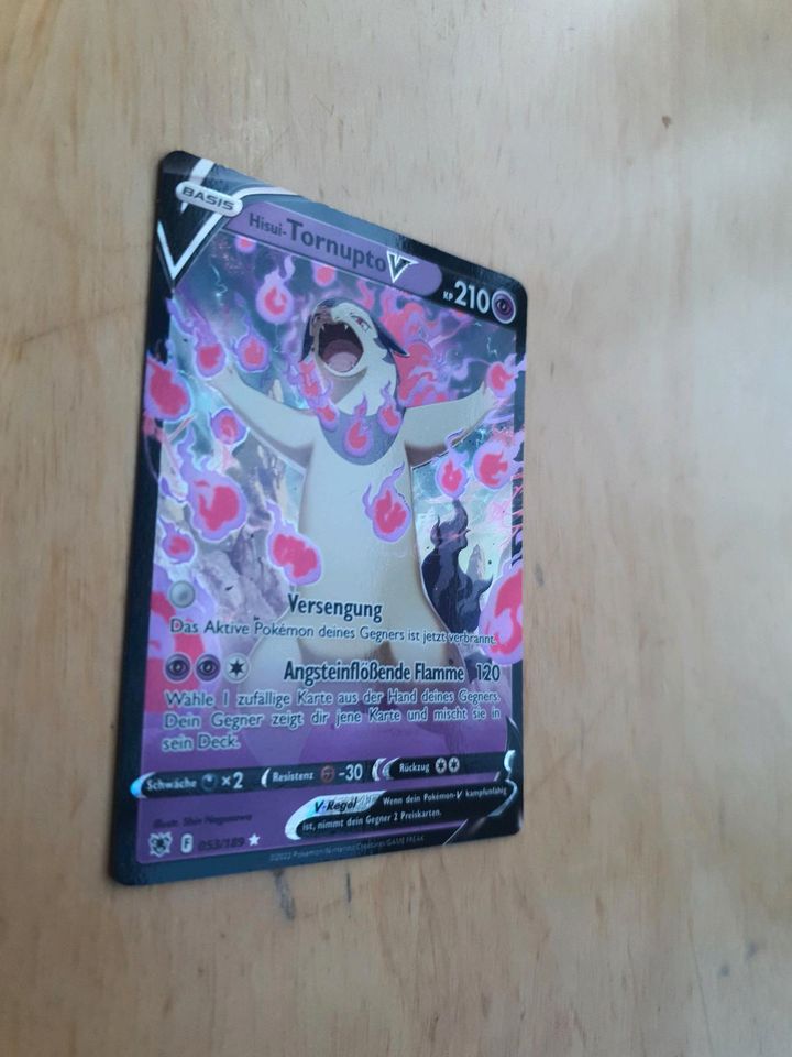 Pokemon Holo V-Karte, "Hisui-Tornupto V", dt., original in Steinhöring