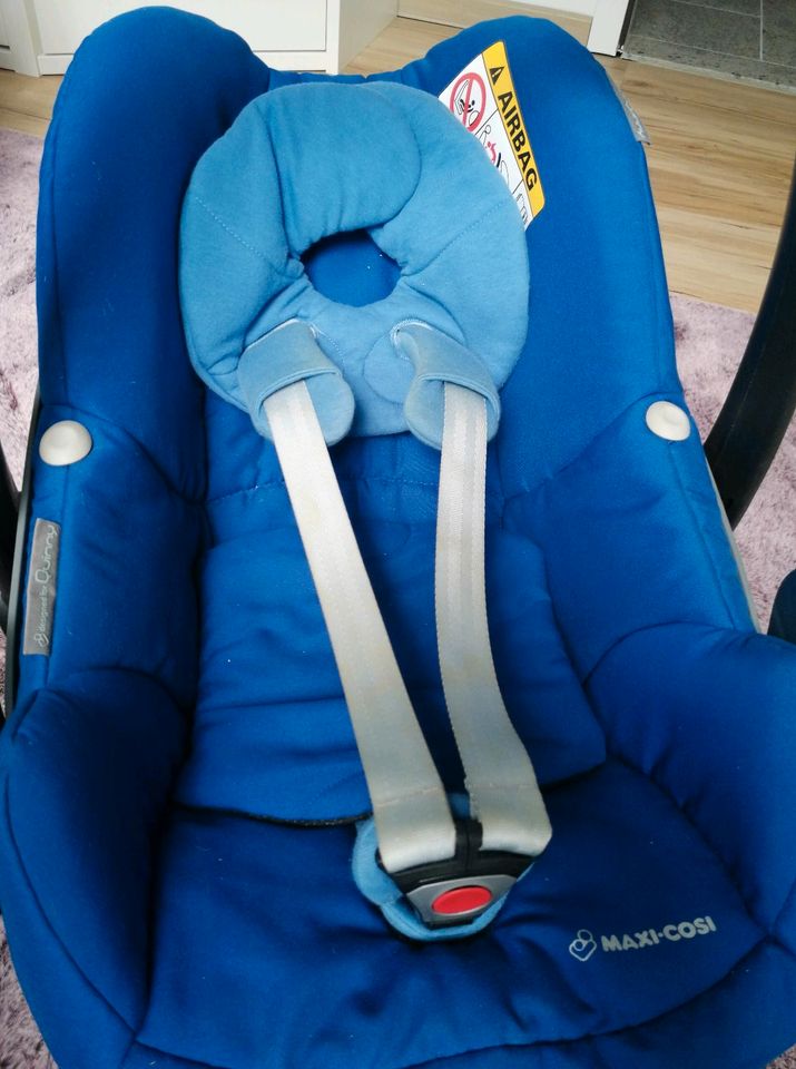 Maxi Cosi Pebble Babyschale Junge (blau) in Eilenburg